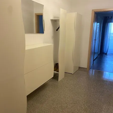 90 M2 In *